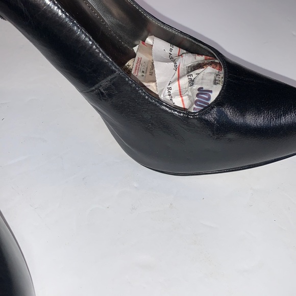 Marc Fisher 8m Studded Heel Leather Pump - Picture 12 of 16